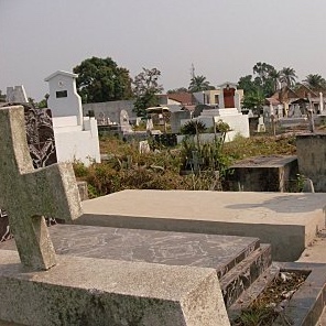 Affaire cimetière profané à Man : l’administration prend les choses en main