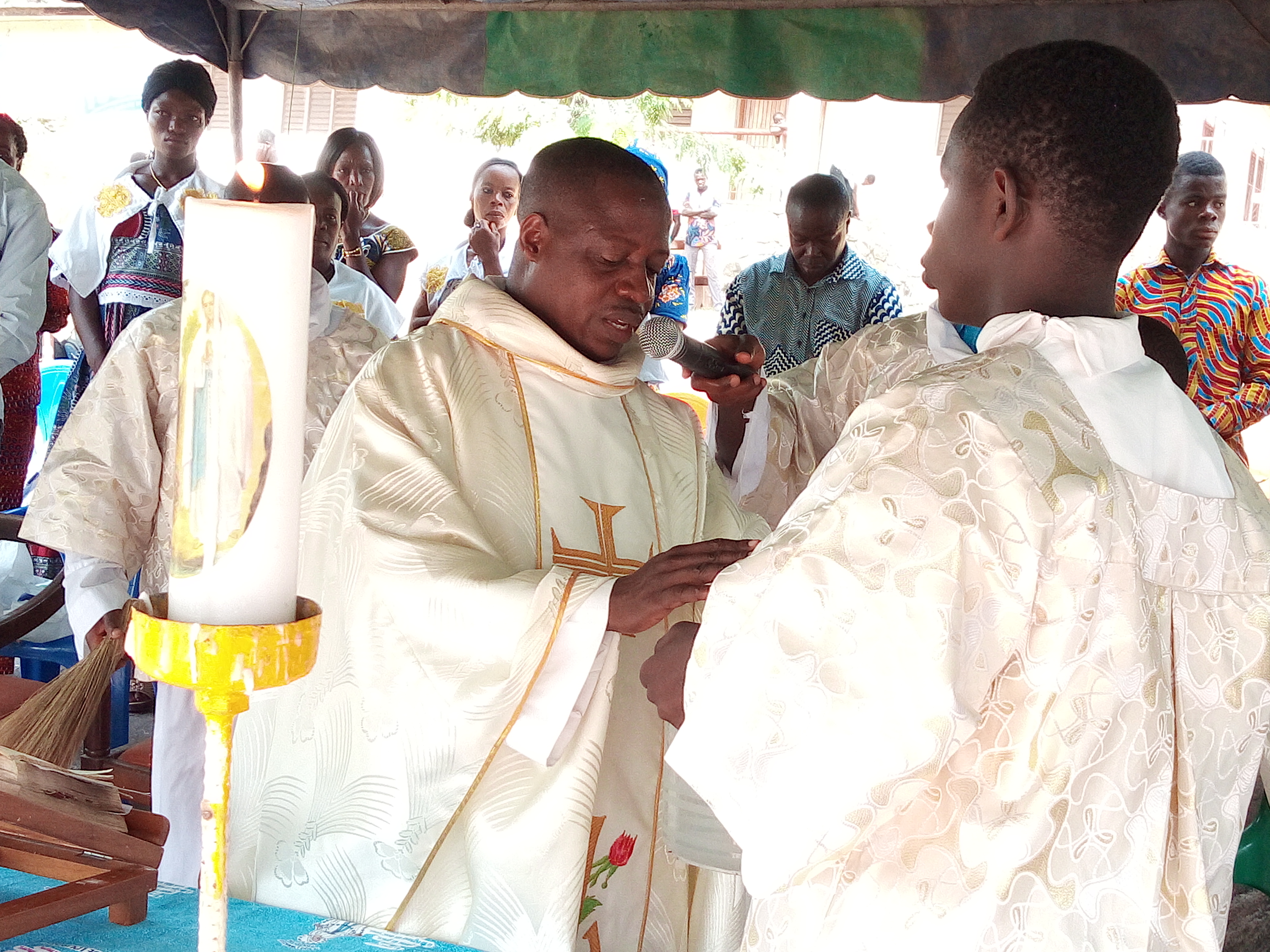 Célébration des 50 ans de la paroisse de Sangouiné : Le maire offre son premier salaire à l’église