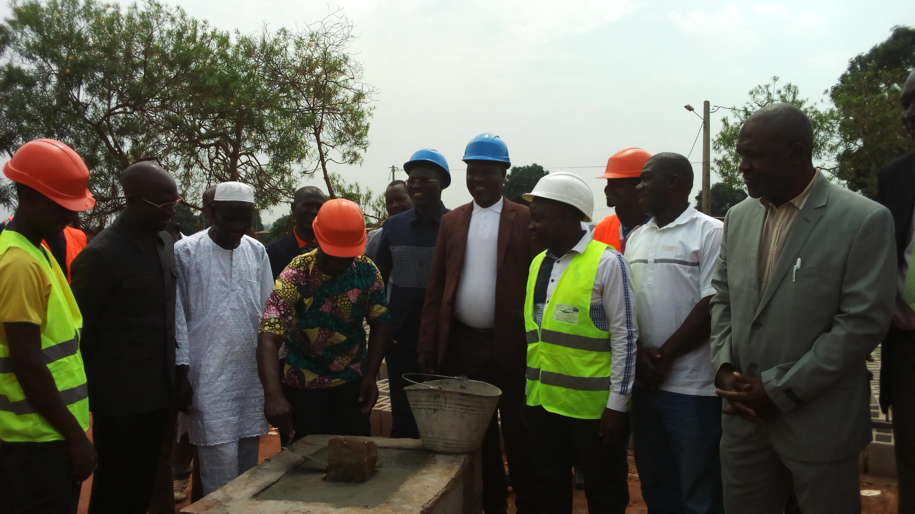Touba / Le maire pose la première pierre d'un bâtiment de trois classes à l'Epp Plateau