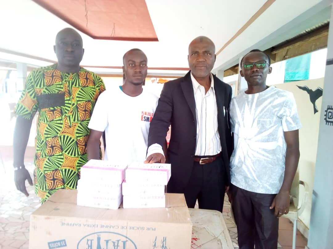 Touba / Le maire Doumbia Adama offre du sucre aux journalistes du Bafing