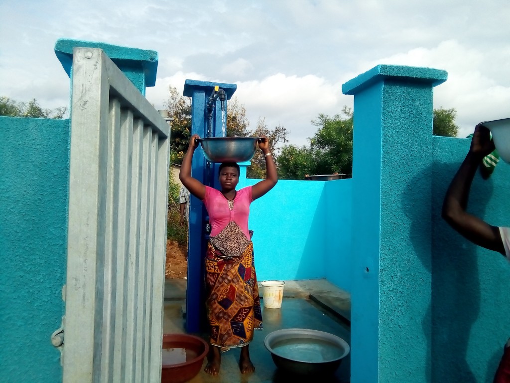 Bafing / Adduction d'eau potable: Le ministre Moussa Sanogo offre des pompes hydrauliques à 18 villages