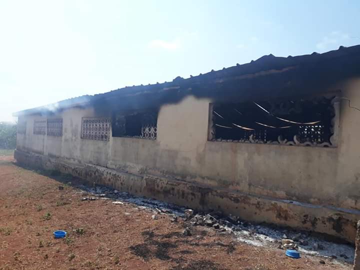 Facobly / L'école primaire de Tacourably incendié par des jeunes de Kiriao