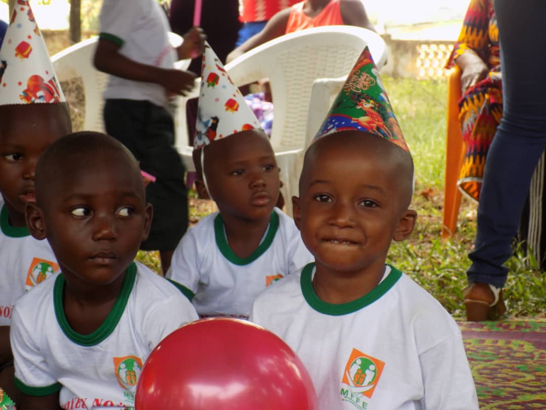 Man/ Arbre de Noël à la Préfecture : Le centre de protection de la petite enfance fait des heureux