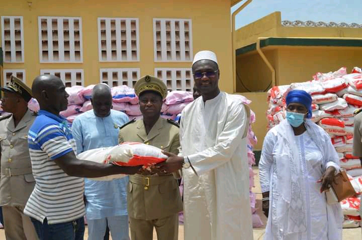 Touba/ Solidarité Ramadan : Le ministre Moussa Sanogo fait don de 39 tonnes de riz et de sucre aux musulmans du Bafing