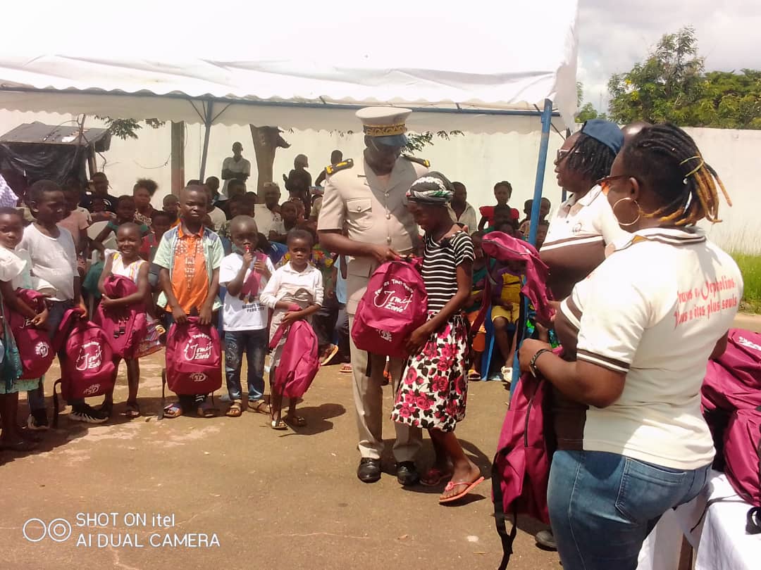 Duekoué/ Actions sociales : l'ONG Miensah offre des kites scolaires aux orphelins