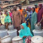 Caravane de dons: Agir Ensemble pour Man soutient les femmes de Dinkè et Mistrot